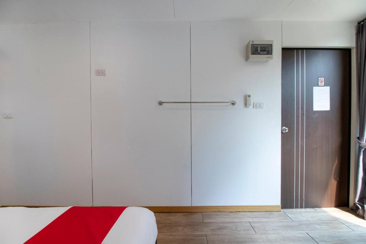 Oyo 673 Nice Sleep Box Hotel Chiang Mai Extérieur photo