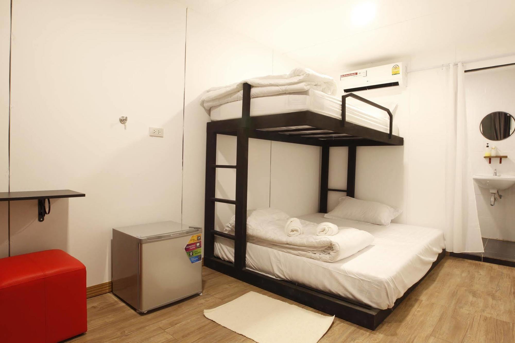 Oyo 673 Nice Sleep Box Hotel Chiang Mai Extérieur photo